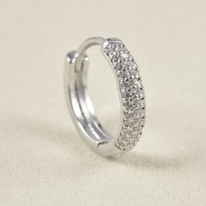 Boucles d'oreilles créoles en zircon à la mode pour femmes boucle d'<span class=keywords><strong>oreille</strong></span> 0.8mm épaisseur anneaux de <span class=keywords><strong>lobe</strong></span> d'<span class=keywords><strong>oreille</strong></span> plaqué or bijoux en laiton à la mode - Product Image 2