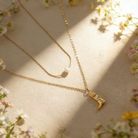 PVD 18K Gold Edelstahl Zweischichtige Halskette mit CZ-Besetztem Kursivem Liebesanhänger, Mini Massivem Herz und Dünner Perlenkette, Anlaufbeständig