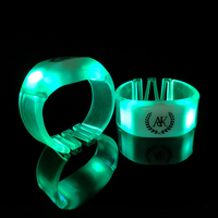 Bracelet led clignotant télécommandé en silicone pour fête en plein air DMX 512 pour les grands événements Fournisseur de bracelet led pour fête