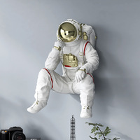 Décor mural créatif d'arrière-plan TV, sculpture d'astronaute en résine, décoration murale d'officier de l'aérospatiale pour le salon et le cosmonaute, livraison directe