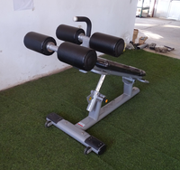 Banc d'entraînement multifonction pour salle de sport Banc abdominal à déclin réglable pour abdominaux