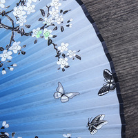 Éventail pliant en bambou DIY de style japonais, motif papillon et fleurs de cerisier, idéal pour la danse classique ancienne, le choix des femmes pour l'été
