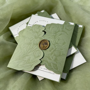 Ensemble d'invitations de mariage personnalisées de luxe <span class=keywords><strong>en</strong></span> vert sauge, avec motif floral <span class=keywords><strong>en</strong></span> relief, sceau de cire et enveloppe - Product Image 2