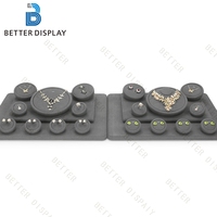 Ensemble de présentoirs à bijoux de luxe haut de gamme avec logo personnalisé pour bagues, boucles d'oreilles, bracelets et colliers