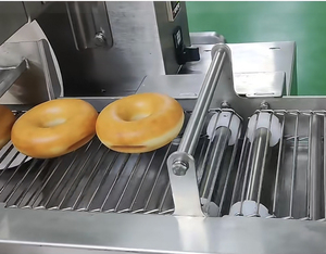 Nueva Máquina Automática para Hacer Donas de Una Sola Hilera, Alta Productividad, Capacidad de 1-10L, Leche y Harina, Fácil Operación para Uso en Panadería - Product Image 3