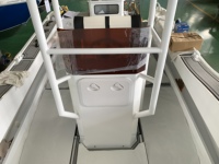 Bateau de pêche en aluminium confortable et compact Profisher 6,25 m (19 pieds) avec console centrale, yacht de loisirs pour usage familial