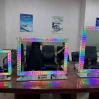 Miroir de maquillage LED tactile moderne avec cadre en cristal, miroir de vanité de luxe avec lumières à intensité réglable, fabricant OEM ODM