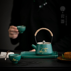 Juego de té de cerámica Kung Fu, una tetera y dos tazas, verde con diseño de paisaje dorado, para preparar té y regalar. - Product Image 4