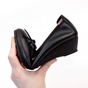 Chaussures <span class=keywords><strong>compensées</strong></span> plates d'été en cuir véritable noir pour femmes, confortables, souples, respirantes, tendance pour les employées de bureau - Product Image 4