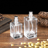 Vente chaude 30ml 50ml 100ml carré de luxe vide bouchon en bois bouteille de parfum en verre personnalisé 50ml de luxe