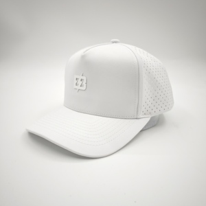 Gorra de Golf de Cinco Paneles, Sólida e Impermeable, con Emblema de Silicona Personalizado, MOQ Bajo, OEM, Perforada con Láser, Transpirable, Elección Profesional - Product Image 4