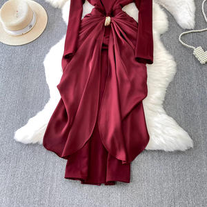 GX912 Abito Lungo Elegante da Donna di Alta Qualità, Vestito da Sera a Maniche Lunghe con Scollo a O e Design Unico Incrociato, Ideale per Feste e Streetwear - Product Image 5