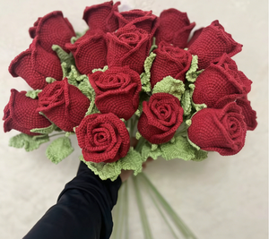 Bouquet di Fiori Artificiali all'Uncinetto con Stelo, Rose Colorate per Decorazioni Uniche per la Casa, Prodotto Pronto Y - Product Image 1