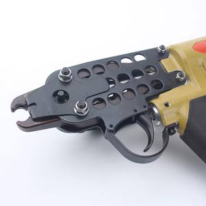 เครื่องเย็บลมแบบนิวเมติก SC760 รุ่นขายดี พร้อมตะปูสำหรับงานแข็งแรงทนทาน ใช้สำหรับเย็บกรงสัตว์เลี้ยง ที่นอน และเครื่องมือย้ำห่วง - Product Image 2