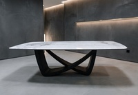 Table de salle à manger de luxe en pierre frittée avec plateau en dalle de marbre d'inspiration européenne et base métallique, vente en gros