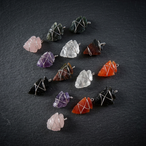 Colgantes de Ágata Natural Hechos a Mano con Alambre, Diseño de Flecha del Amor, Gema Artística Coleccionable, Decoración Feng Shui Chakra - Product Image 1