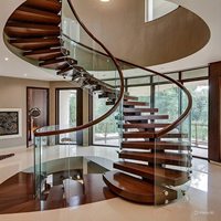 Escalier courbé empilable moderne avec garde-corps en verre et balustrade métallique, écologique, pour usage intérieur, durable, idéal pour hôtels et villas