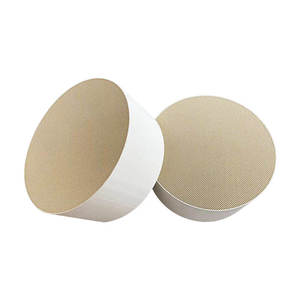 Convertidor Catalítico Universal de Tres Vías de Alta Calidad con Sustrato de Panal Cerámico para Escape de Automóviles Euro 4/5 - Product Image 1