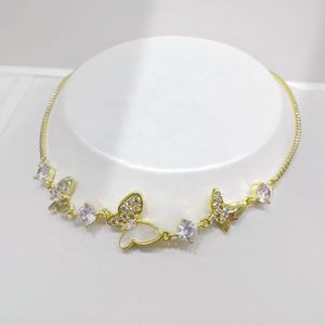 ราคาโรงงาน สร้อยข้อมือเงินแท้ 925 รูปผีเสื้อ ประดับมุกเปลือกหอย ชุบทอง ประดับอัญมณี พร้อมจี้ตัวอักษร สำหรับเด็กผู้หญิง - Product Image 2