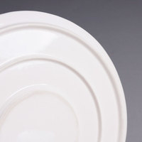 Assiette de luxe en porcelaine fine pour hôtels, vente en gros, faible MOQ, empilable, bord large, plat de service pour traiteur, idéal pour banquets de mariage haut de gamme