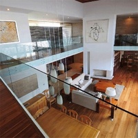 Bordure de balustrade en verre LED avec design à supports en verre trempé
