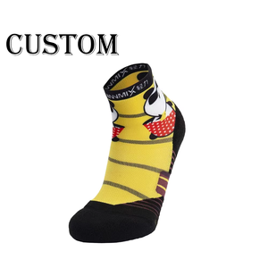 Nouvelles chaussettes de sport pour jeunes, respirantes, absorbant la transpiration, séchage rapide, service OEM, impression personnalisée, dernière tendance - Product Image 1