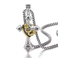 Vente en gros de collier pendentif croix rétro pour hommes accessoires de mode hip-hop qui ne se décolorent pas