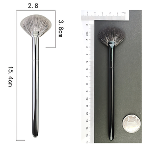 Pinceau de maquillage multifonctionnel en forme d'éventail à haute brillance pour éclaircir le visage - Product Image 2