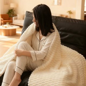 ผ้าห่มลายช่อกุหลาบ รูปทรงสี่เหลี่ยมผืนผ้า ซักได้ ใช้ตกแต่งในฤดูหนาว หมอนอิงสำหรับห้องนอน โซฟา หมอนพิงหลัง ผ้าห่มขนฟูครึ่งผืน - Product Image 1