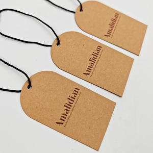 Etiquetas Colgantes Ecológicas de Papel Kraft de Lujo Reciclado Personalizadas con Acabado en Relieve y Logotipo Impreso en Serigrafía para Bolsas de Ropa y Zapatos - Product Image 4