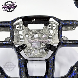 Volant de voiture en fibre de carbone forgé<span class=keywords><strong>e</strong></span> brillante avec des paillettes bleues, livraison rapide d'usine, pour <span class=keywords><strong>Ford</strong></span> <span class=keywords><strong>Mustang</strong></span> S650 <span class=keywords><strong>GT</strong></span> 2024 - Product Image 2