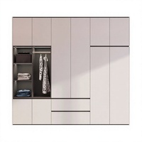 Sistemas de Armarios de Pared de Madera Personalizados: Solución Integral: Armarios para Dormitorio Principal, Vestidores y Almacenamiento.