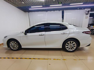 Toyota Camry 2.0G Édition Luxe 2021 |   Première inscription : janvier 2022 |   Blanc |   <span class=keywords><strong>69</strong></span> 600 KM |   Voiture d'occasion reconditionnée professionnellement - Product Image 4