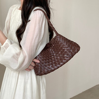 Sac cabas tissé en cuir de vachette tanné végétal fait main, petit format automne 2026, nouveau modèle de niche en cuir véritable, sac à bandoulière pour femme