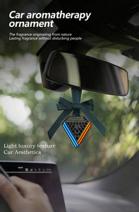 น้ำหอมปรับอากาศในรถยนต์รูปสามเหลี่ยมแขวนประดับ อลูมิเนียมอัลลอยด์ หรูหรา กลิ่นหอมติดทนนาน ใช้สำหรับอโรมาเธอราพี - Product Image 2