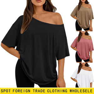 T-shirt da donna a maniche corte con scollo a goccia, modello Atlantic Bardot, monocolore, attuale, di tendenza, con taglio a contrasto e dettagli cut-out - Product Image 2