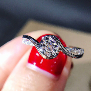 Anello con Design a Fascia Intrecciata, Anello Classico da Dito per Donne - Product Image 3