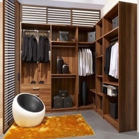 Lemari Pintu Engsel Kayu Lapis MDF Melamin 18mm Desain Modern Buatan Khusus Walk-in Wardrobe untuk Kamar Tidur dengan Lampu LED