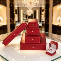 FADELI Coffret à bijoux en cuir PU rouge vin à 5 couches avec logo personnalisé, fermoir doré, intérieur en velours, cadeau de fiançailles ou de mariage