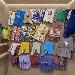 Sac bandoulière classique en daim pour femme avec franges, fait main, choix multicolore - Product Image 1