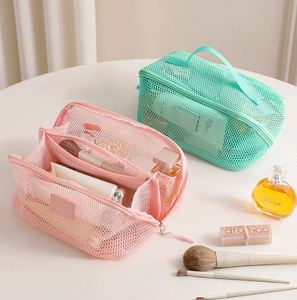 Trousse de Maquillage en Maille Tendance 7 Pouces Grande Capacité Sensation Haut de Gamme Portable Multifonctionnelle avec Compartiments pour Voyage et Rangement Femme - Product Image 1