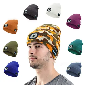 Winter Bluetooth Beanie Hut mit Licht Unisex LED-Kappe mit Kopfhörern Eingebaute Stereo-Lautsprecher Mikrofon Taschenlampe Hut für Frauen