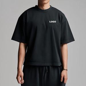 เสื้อยืดโอเวอร์ไซส์ทรงครอป บ็อกซี่ ผ้าคอตตอน 100% หนัก 280-300 กรัม แบบดรอปโชว์เดอร์  สำหรับผู้ชาย สั่งผลิตได้ตามแบบ OEM - Product Image 1