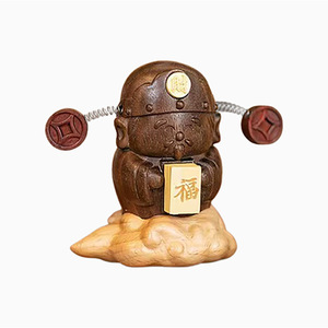 Adorno de sándalo tallado del Dios de la Riqueza con el característico símbolo Fu para decoración Feng Shui en el hogar u oficina. - Product Image 3