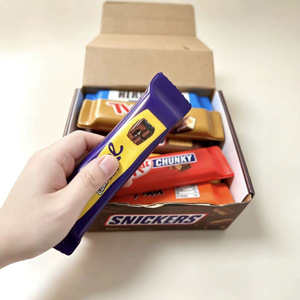 Barra de <span class=keywords><strong>Chocolate</strong></span> con Galleta y Caramelo <span class=keywords><strong>Twix</strong></span> <span class=keywords><strong>Mini</strong></span>, Imitación de 500g, Snack Relleno y Cubierto Similar a Snickers, Diversión para Comer y Jugar - Product Image 3