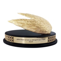 Antiek gouden adelaar-valk metalen trofee-award voor sportpresentaties in Saoedi-Arabië, Dubai en het Midden-Oosten