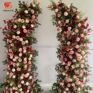 Arco de Flores Artificiales de Rosas Rojas Lisas Hechas a Mano con Hojas Verdes, Nuevo, Fondo de Boda para Propuestas al Aire Libre - Product Image 1