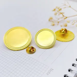 Fabricante personalizado epóxi adesivo oval redondo diferente tamanho metal em branco sublimação pin crachá com botão