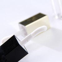 Tube de brillant à lèvres en plastique de bouteille de teinte de lèvre vide rose avec l'applicateur de cuillère de grande baguette pour l'emballage cosmétique