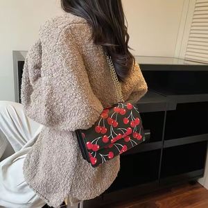 Bolso bandolera pequeño de nailon impermeable con logotipo personalizado, bolso de hombro de moda para mujer, proveedor B2B - Product Image 5